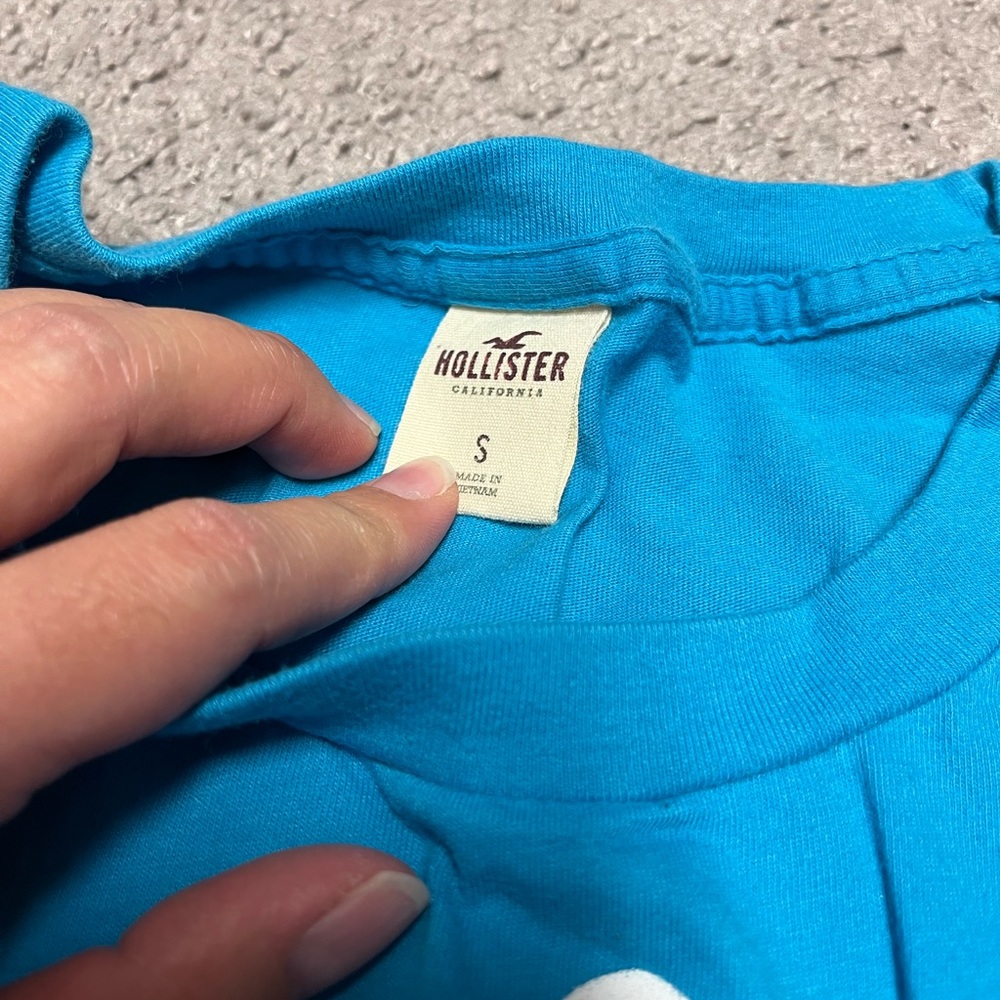 Hollister Blue Graphic Tee - Picture 2 of 2
